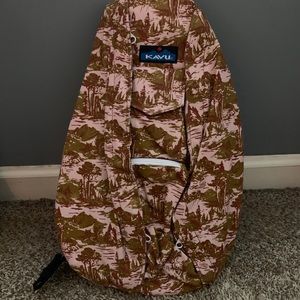 BRAND NEW KAVU bag in blush landscape